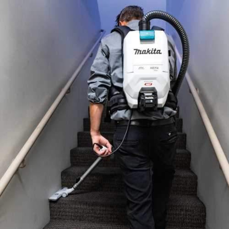 Makita GCV05T1X 40V max XGT Brushless Cordless 2 Quart HEPA Filter Backpack Dry Vacuum Kit (5.0Ah)