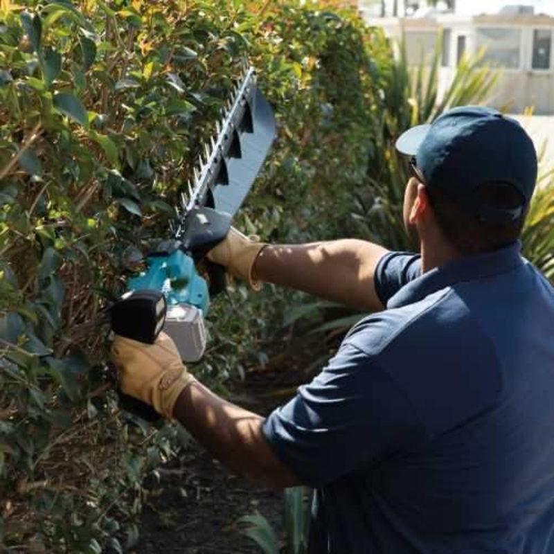 Makita GHU05Z 40V max XGT Brushless Cordless 30" SingleSided Hedge Trimmer, Tool Only