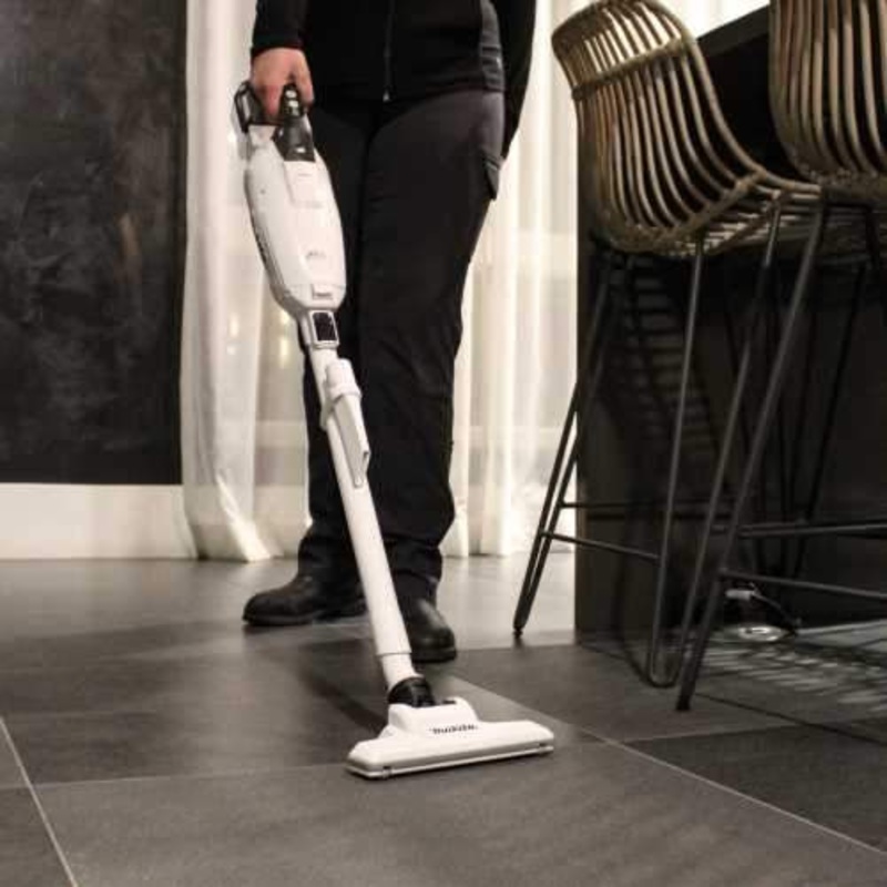 Makita GLC02Z 40V max XGT Brushless Cordless 4Speed Compact Stick Vacuum, w/ Dust Bag, Tool Only