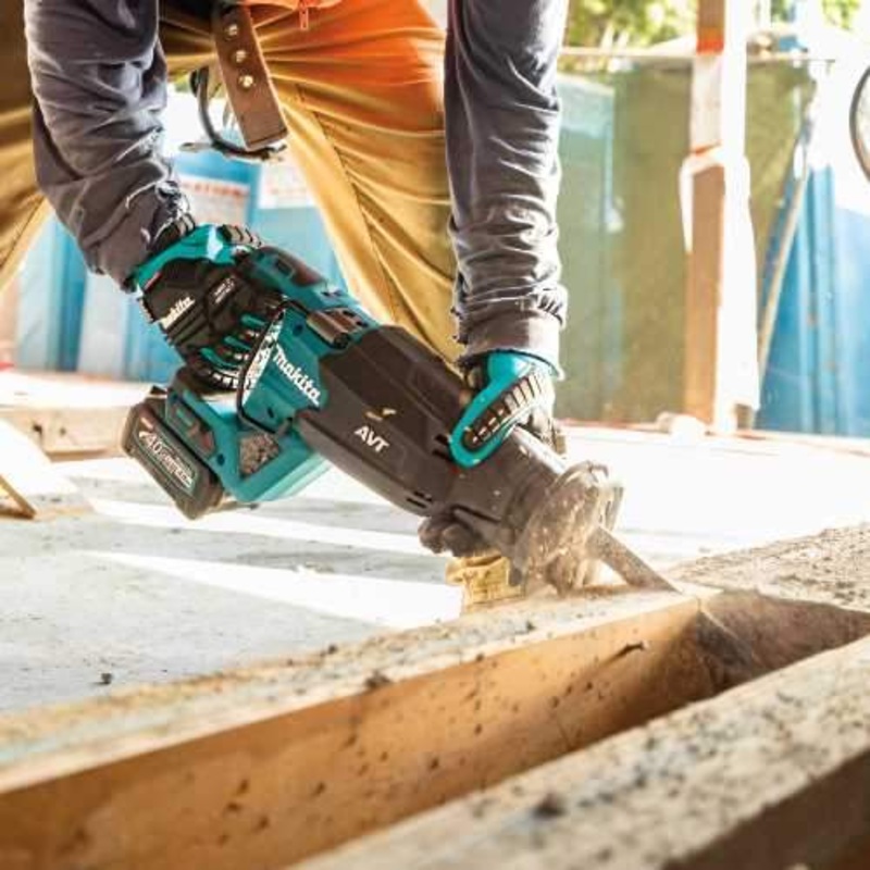 Makita GRJ02M1 40V max XGT Brushless Cordless AVT Orbital Recipro Saw Kit (4.0Ah)