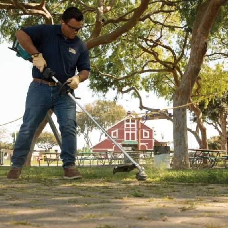 Makita GRU03M1 40V max XGT Brushless Cordless 17" String Trimmer Kit (4.0Ah)
