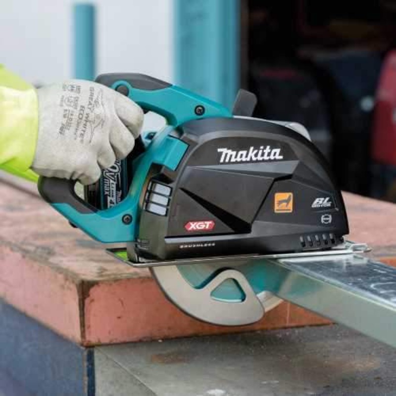Makita GSC01M1 40V max XGT Brushless Cordless 71/4" Metal Cutting Saw Kit, with Electric Brake and Chip Collector (4.0Ah)